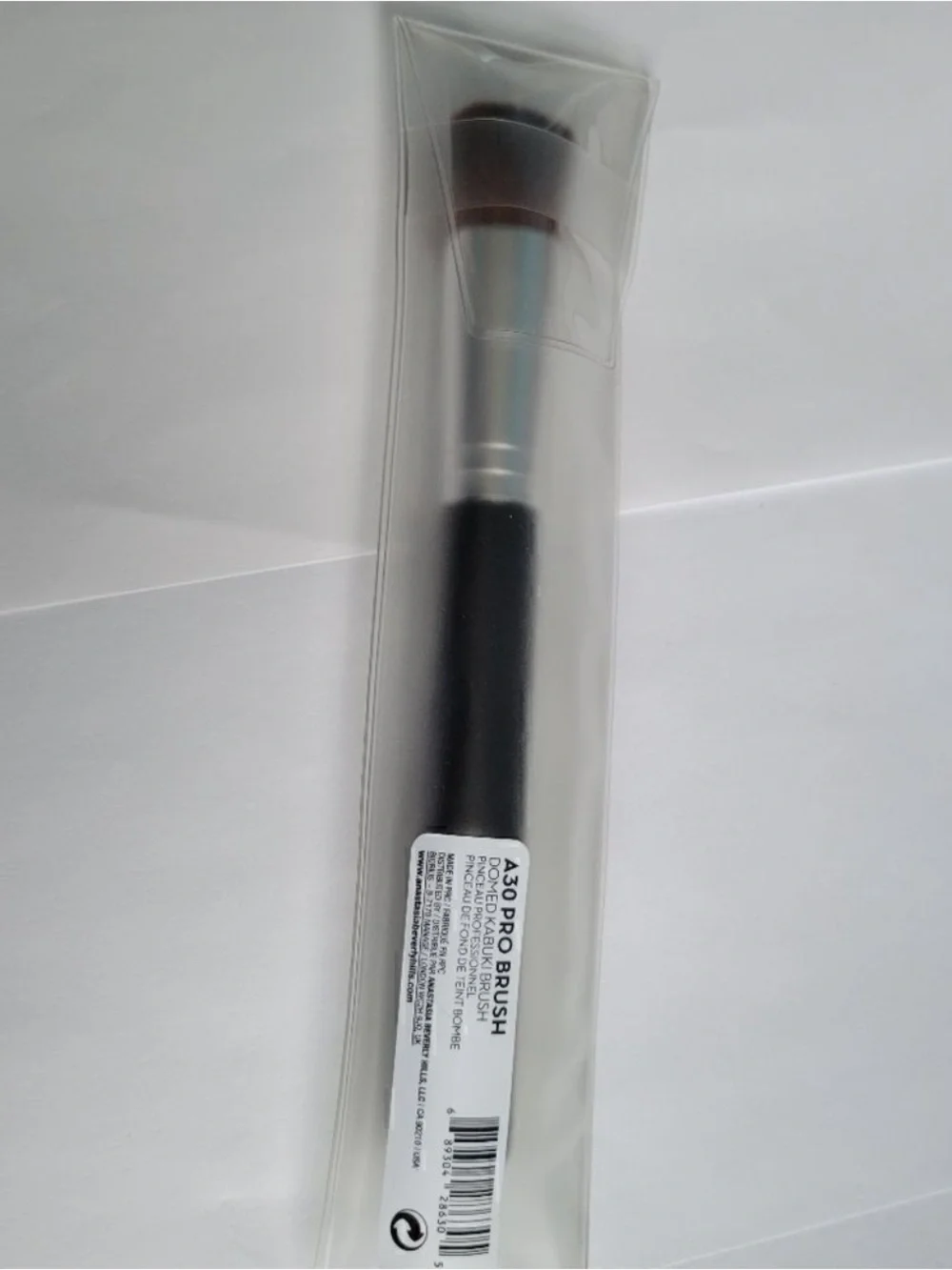 Anastasia Beverly Hills Flat A30 Foundation Brush - Black Handle, Brown Bristles